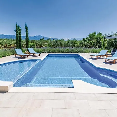 Amazing In Divulje With Wifi And 5 Bedrooms Nyaraló