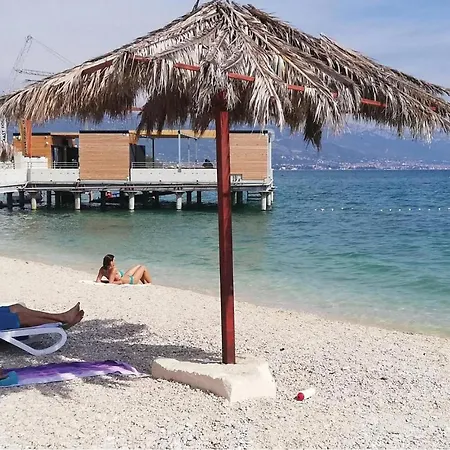 Amazing In Divulje With Wifi And 5 Bedrooms