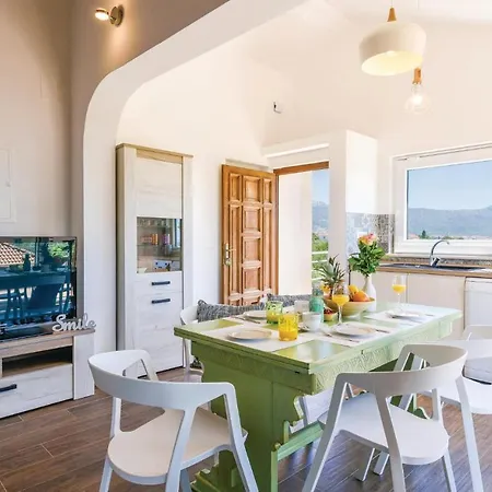 Nyaraló Amazing In Divulje With Wifi And 5 Bedrooms Trogir