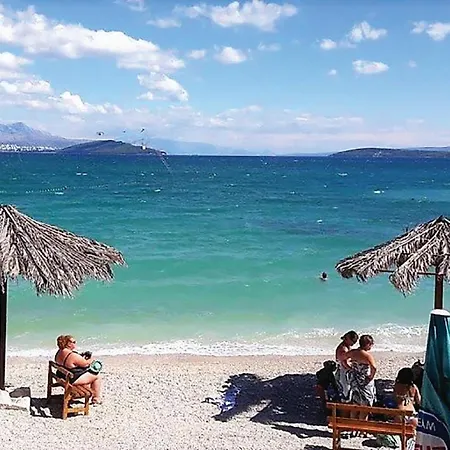 Amazing In Divulje With Wifi And 5 Bedrooms