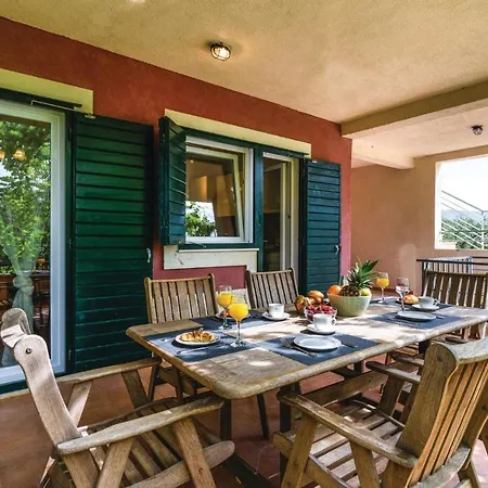 Amazing In Divulje With Wifi And 5 Bedrooms