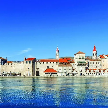 Nyaraló Amazing In Divulje With Wifi And 5 Bedrooms Trogir