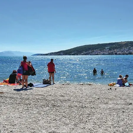 Amazing In Divulje With Wifi And 5 Bedrooms *