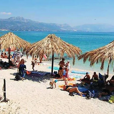Amazing In Divulje With Wifi And 5 Bedrooms Nyaraló *