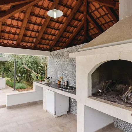 Nyaraló Amazing In Divulje With Wifi And 5 Bedrooms Trogir